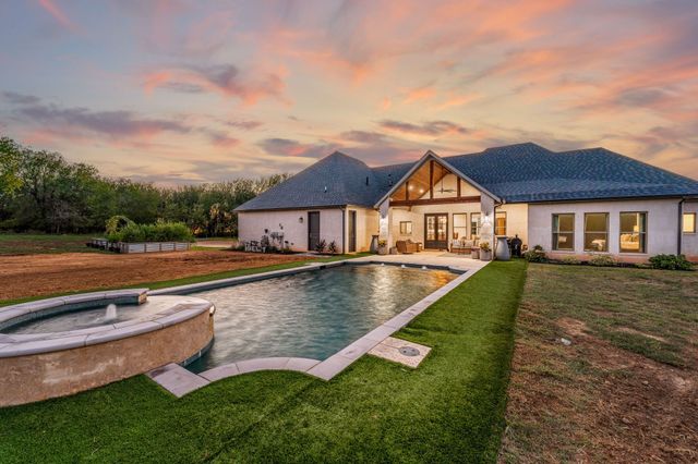 217 E Bay Drive, Bridgeport, TX 76426