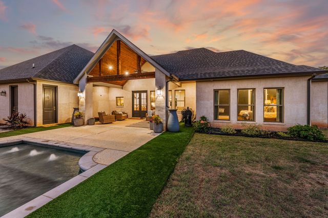 217 E Bay Drive, Bridgeport, TX 76426