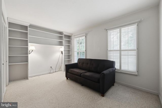 202 TOPFLITE DR, Martinsburg, WV 25403