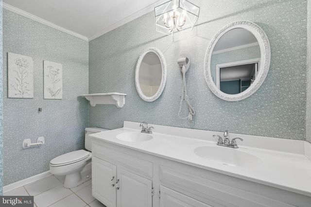202 TOPFLITE DR, Martinsburg, WV 25403