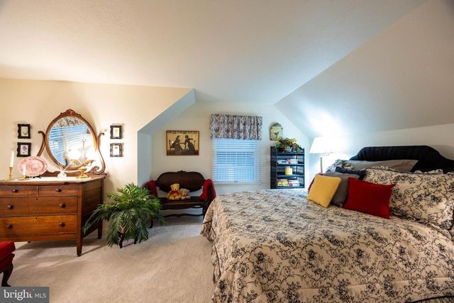 202 TOPFLITE DR, Martinsburg, WV 25403