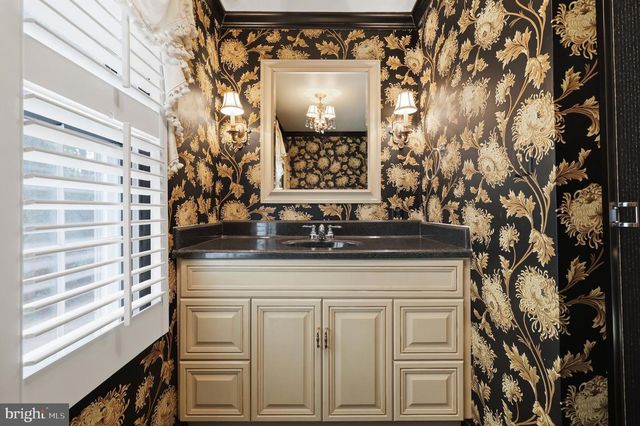 202 TOPFLITE DR, Martinsburg, WV 25403