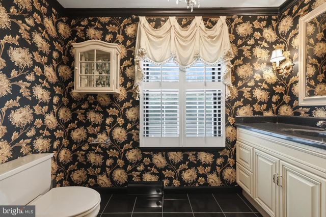 202 TOPFLITE DR, Martinsburg, WV 25403