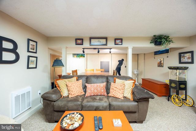 202 TOPFLITE DR, Martinsburg, WV 25403