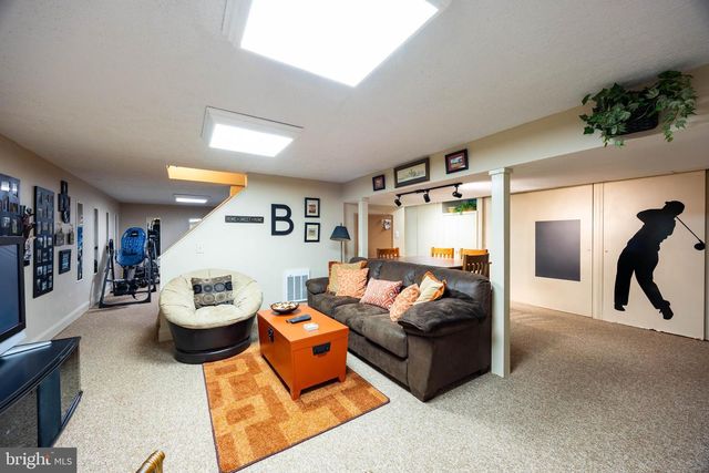 202 TOPFLITE DR, Martinsburg, WV 25403