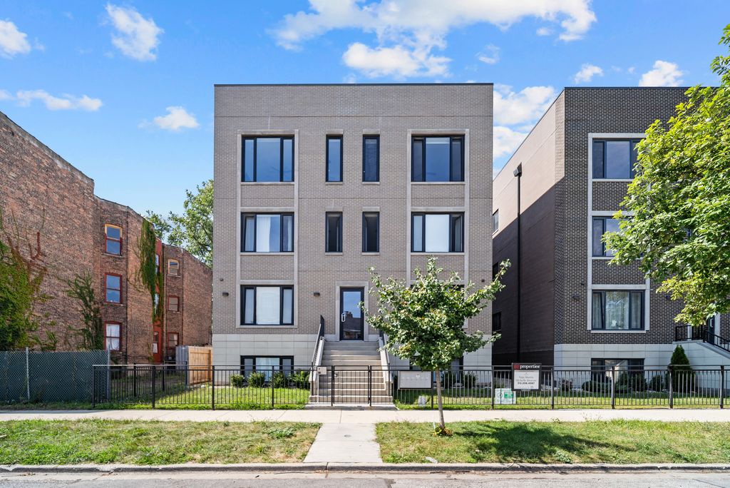 4816 S St. Lawrence Avenue 302, Chicago, IL 60615