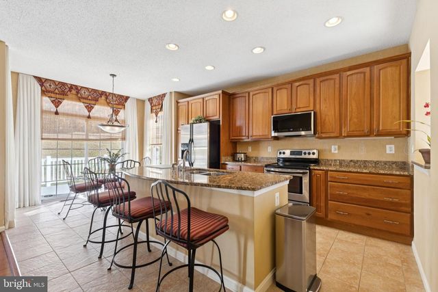 136 HAWTHORNE GREENE CIR, La Plata, MD 20646