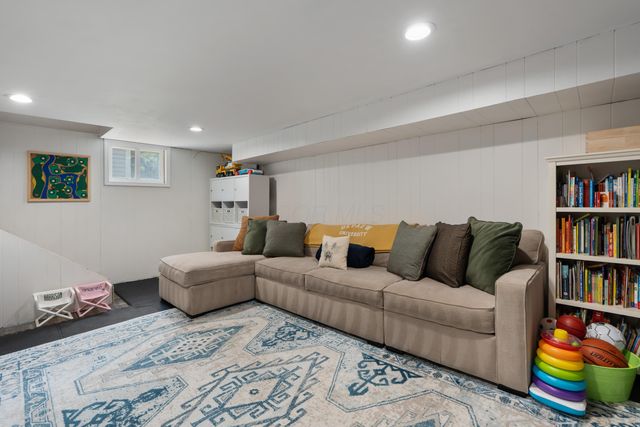 1068 W 2nd Avenue, Columbus, OH 43212