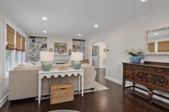 1068 W 2nd Avenue, Columbus, OH 43212