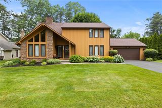 4 Green Pine Lane, Penfield, NY 14580