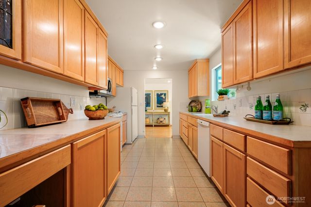 8408 191st Street SW, Edmonds, WA 98026