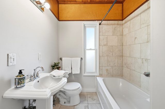 23 Montague St, Worcester, MA 01603
