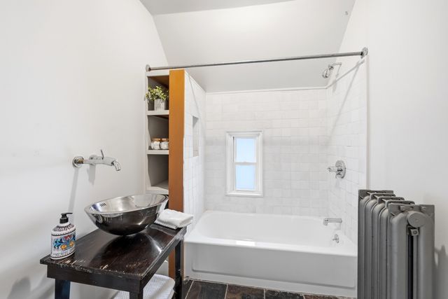 23 Montague St, Worcester, MA 01603