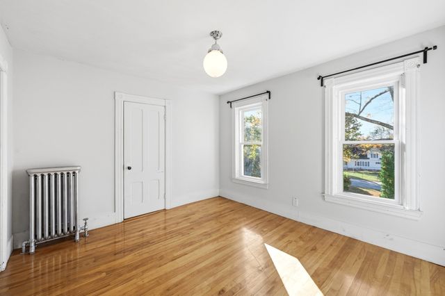 23 Montague St, Worcester, MA 01603