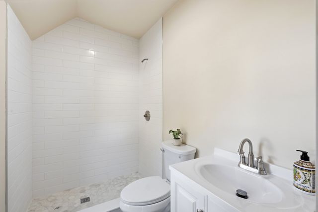 23 Montague St, Worcester, MA 01603