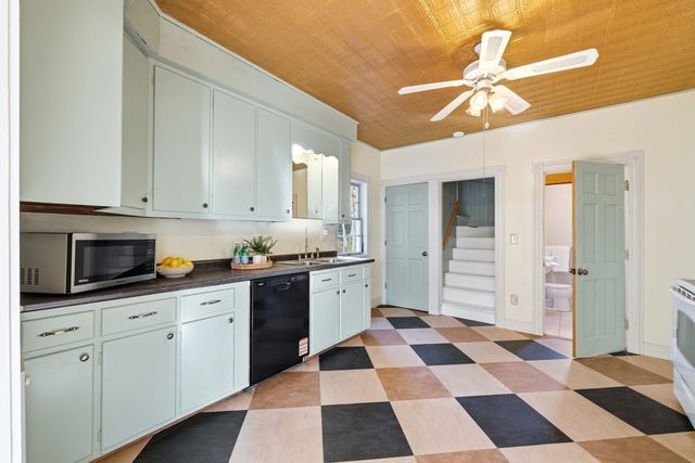 23 Montague St, Worcester, MA 01603