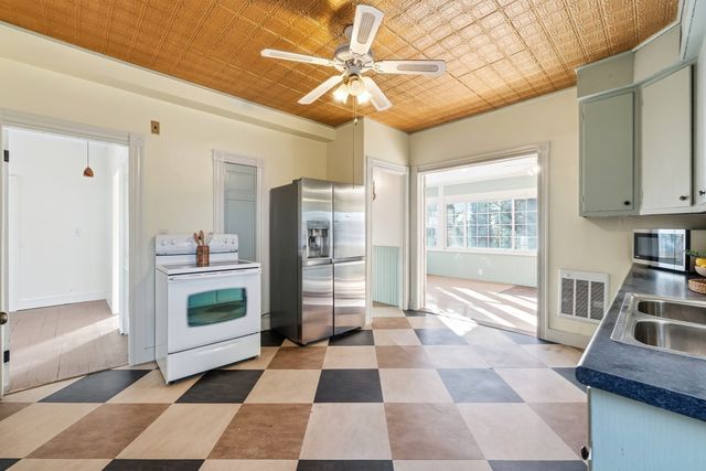 23 Montague St, Worcester, MA 01603