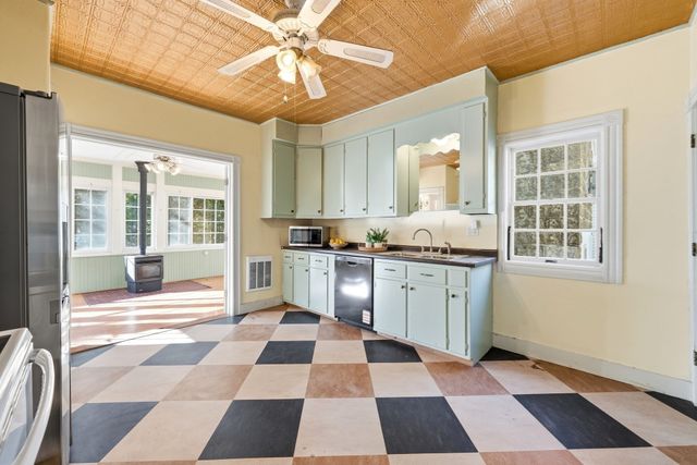 23 Montague St, Worcester, MA 01603