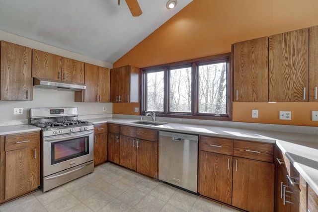 1545 Constitution DRIVE, Brookfield, WI 53045