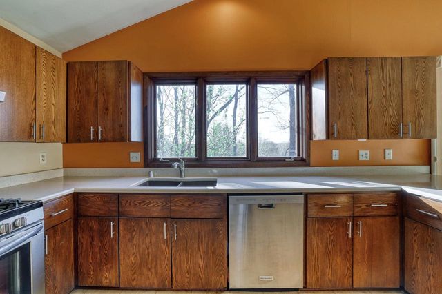 1545 Constitution DRIVE, Brookfield, WI 53045