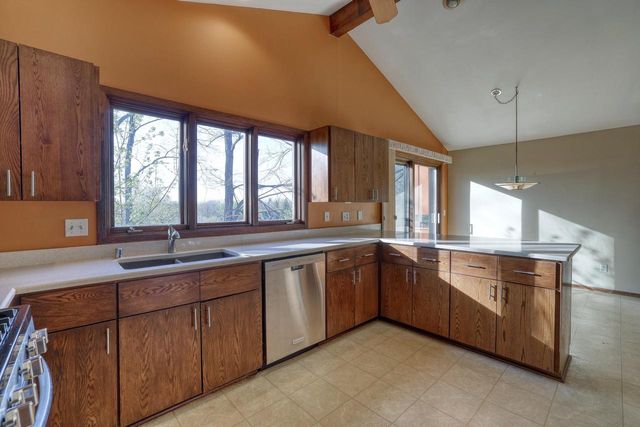 1545 Constitution DRIVE, Brookfield, WI 53045