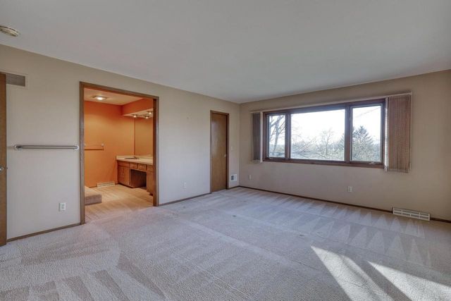 1545 Constitution DRIVE, Brookfield, WI 53045