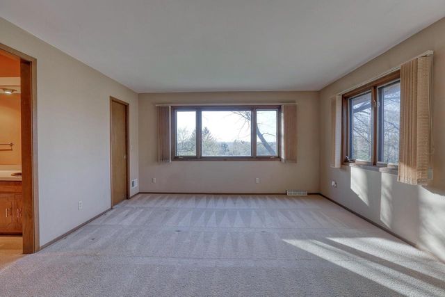 1545 Constitution DRIVE, Brookfield, WI 53045