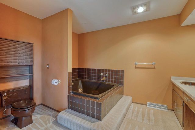 1545 Constitution DRIVE, Brookfield, WI 53045