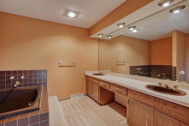 1545 Constitution DRIVE, Brookfield, WI 53045