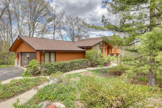 1545 Constitution DRIVE, Brookfield, WI 53045