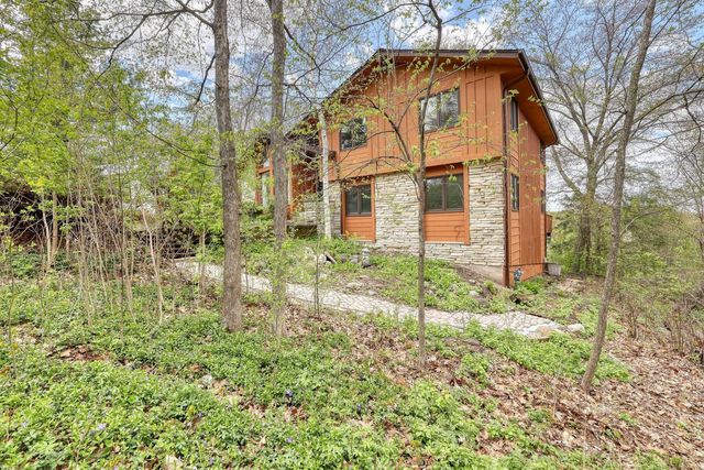 1545 Constitution DRIVE, Brookfield, WI 53045