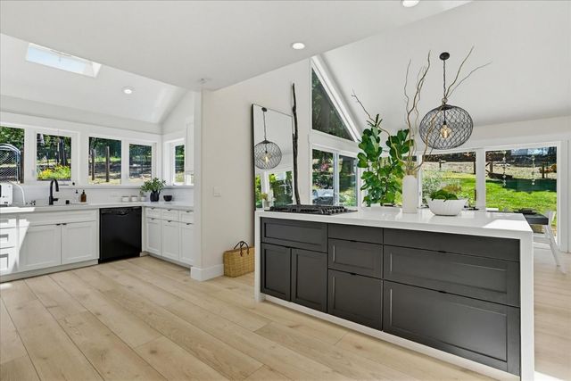 14381 Sunrock Rd, Nevada City, CA 95959
