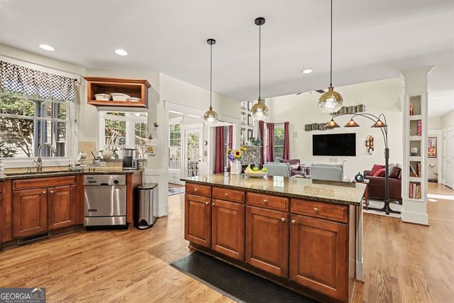 589 Vinings Springs Drive SE, Mableton, GA 30126