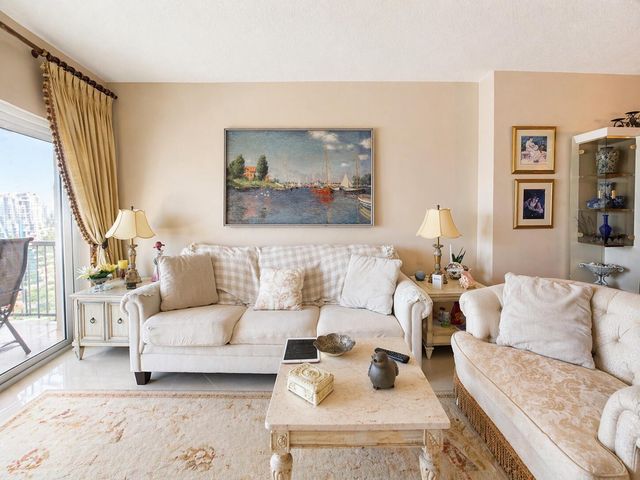 1985 S Ocean Drive Phc, Hallandale Beach, FL 33009