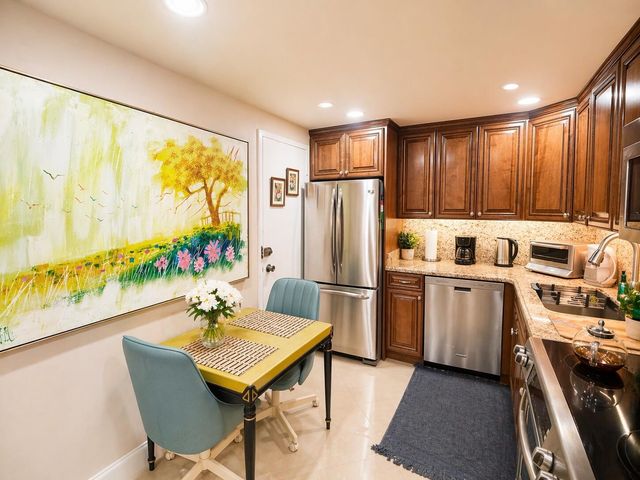 1985 S Ocean Drive Phc, Hallandale Beach, FL 33009