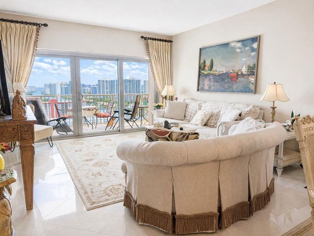 1985 S Ocean Drive Phc, Hallandale Beach, FL 33009