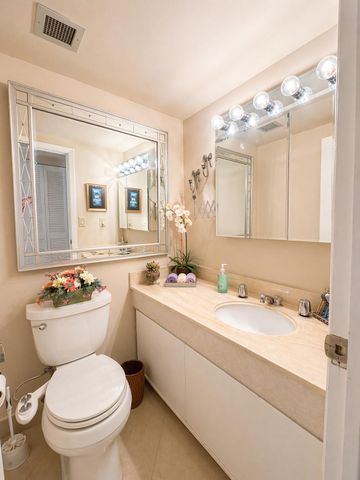 1985 S Ocean Drive Phc, Hallandale Beach, FL 33009