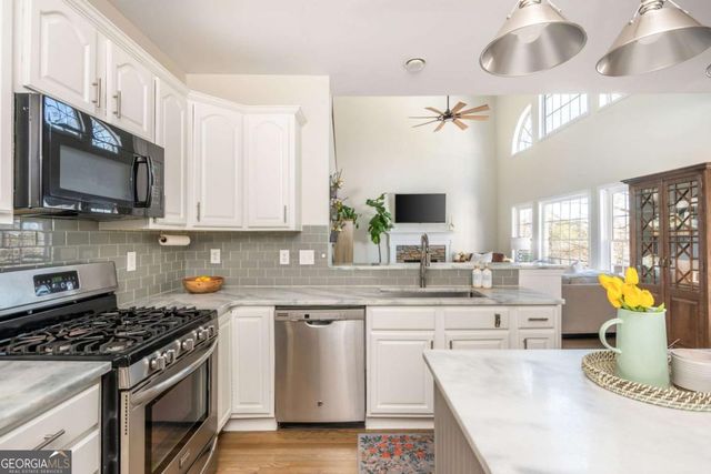 210 Glenhaven Way, Woodstock, GA 30188