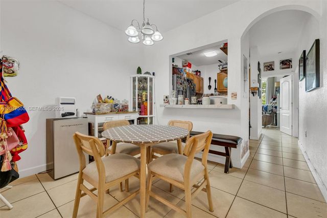 17820 NW 73rd Ave 103-1, Hialeah, FL 33015