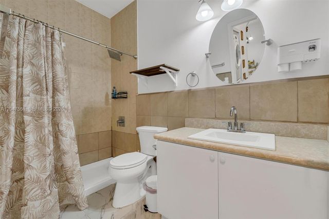 17820 NW 73rd Ave 103-1, Hialeah, FL 33015