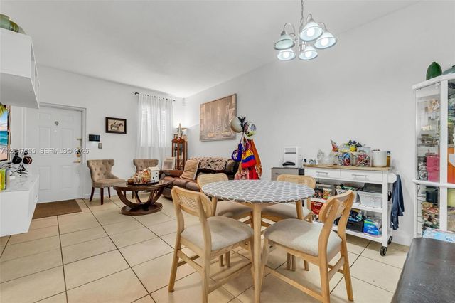 17820 NW 73rd Ave 103-1, Hialeah, FL 33015