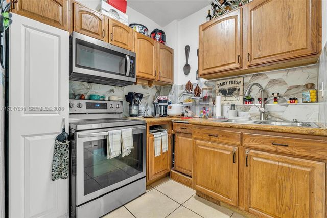 17820 NW 73rd Ave 103-1, Hialeah, FL 33015