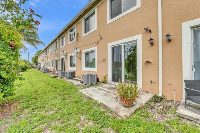 17820 NW 73rd Ave 103-1, Hialeah, FL 33015