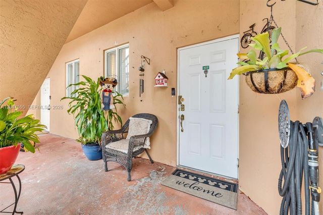 17820 NW 73rd Ave 103-1, Hialeah, FL 33015