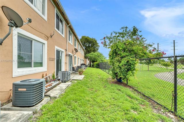 17820 NW 73rd Ave 103-1, Hialeah, FL 33015