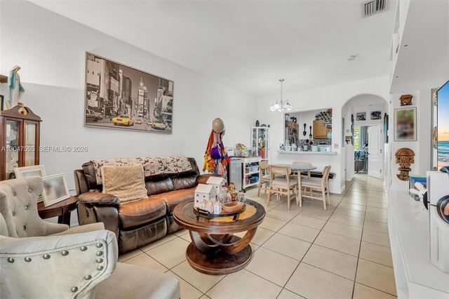 17820 NW 73rd Ave 103-1, Hialeah, FL 33015