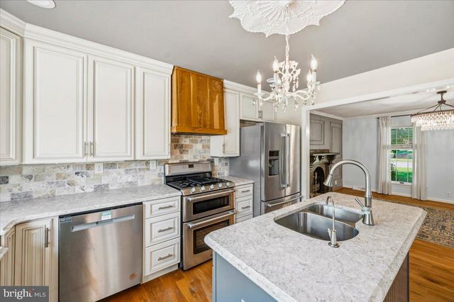 305 N RED HILL RD, Martinsburg, WV 25401