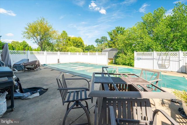 305 N RED HILL RD, Martinsburg, WV 25401