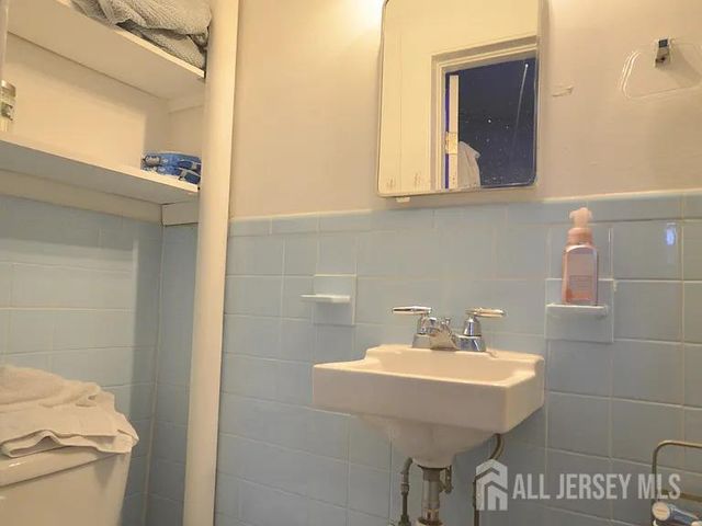 405 N Washington Avenue 1, Dunellen, NJ 08812