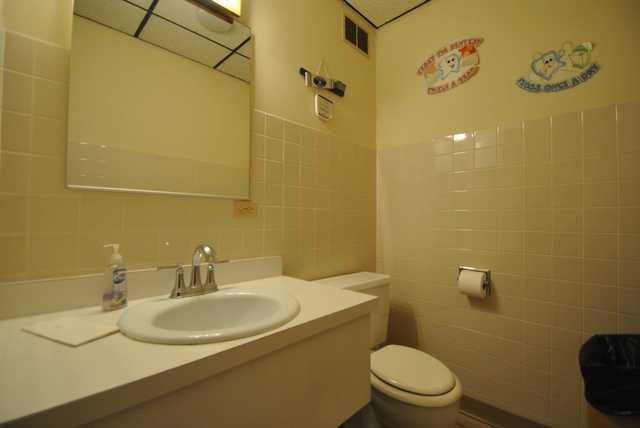 10540 W Cermak Road 2, Westchester, IL 60154